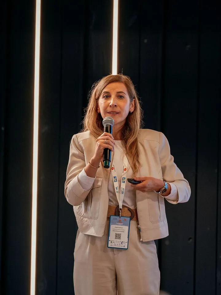 Angie Rehbein, Clínica Alemana Santiago